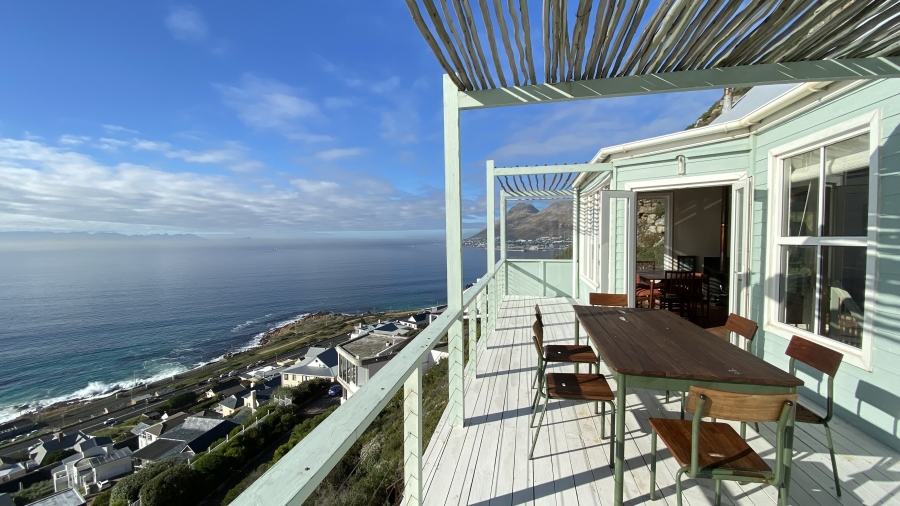 3 Bedroom Property for Sale in Cairnside Western Cape